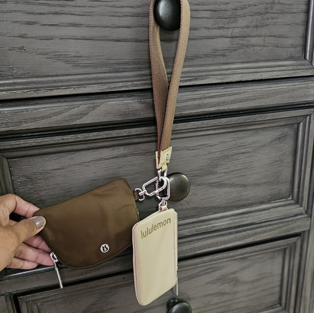 Lululemon Dual pouch - Picture 7 of 8